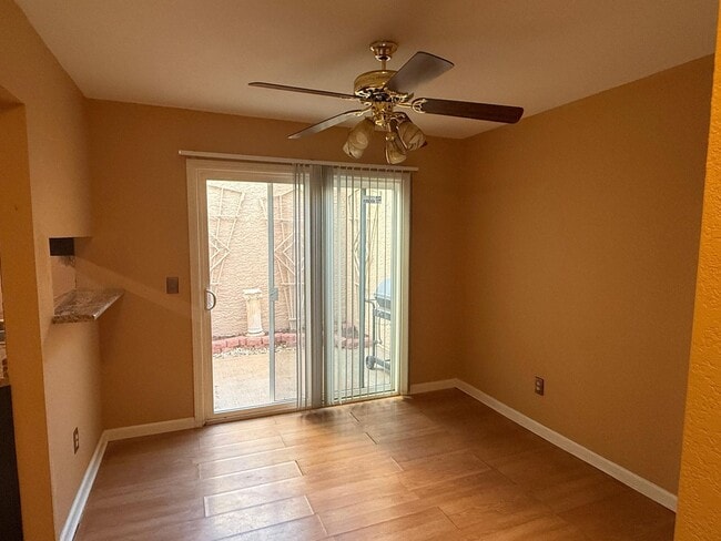 Building Photo - Beautiful 2 bedroom 1.5 Bathroom with atta...