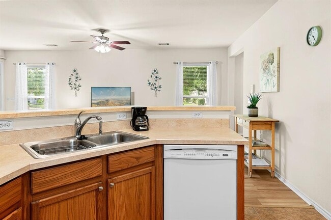 Building Photo - 109 Providence St