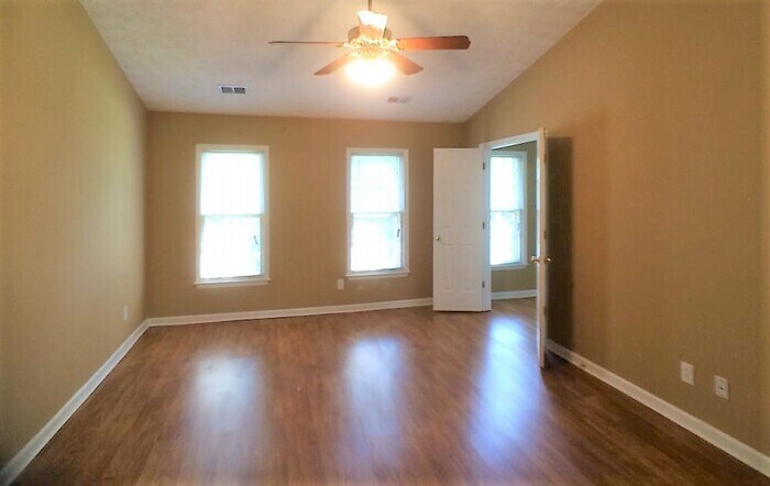 Building Photo - 2213 McQuiston Dr