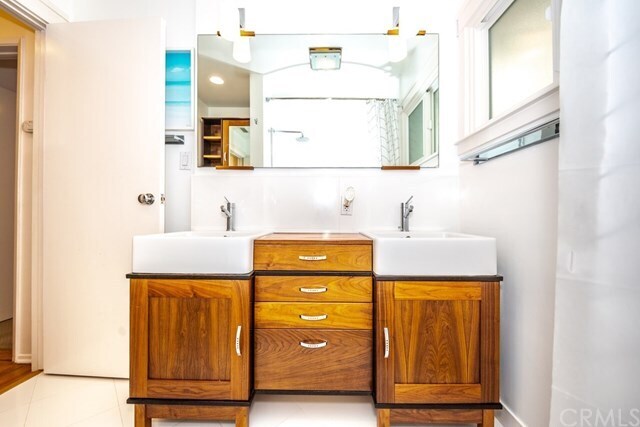 Building Photo - 3367 Roxanne Ave