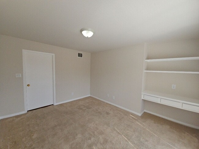 Building Photo - 2626 Holly Hall St