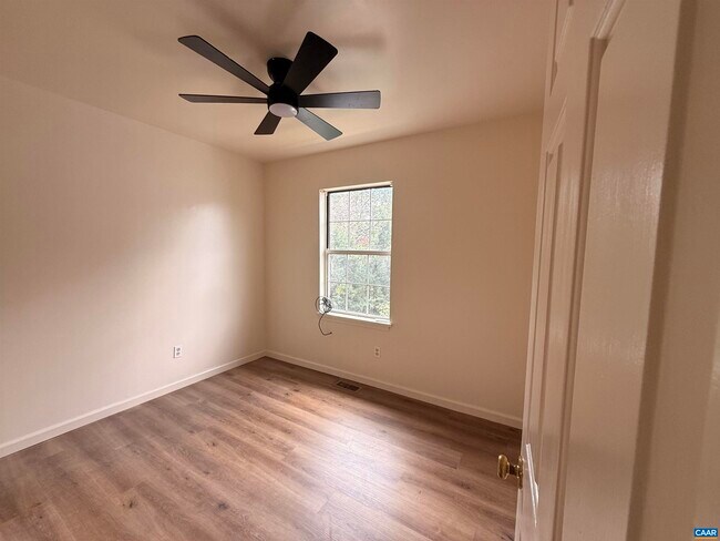 Building Photo - 2319 Finch Ct