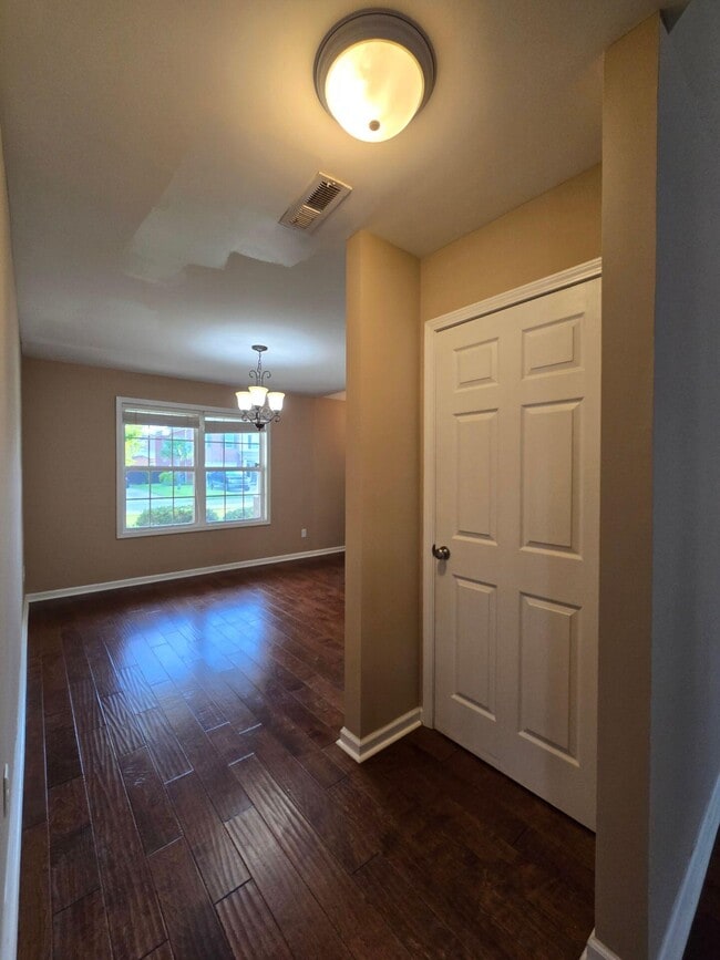 Building Photo - 206 Aberlour Dr