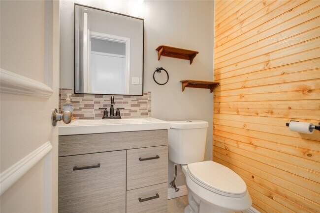 Building Photo - 20403 White Poplar Dr