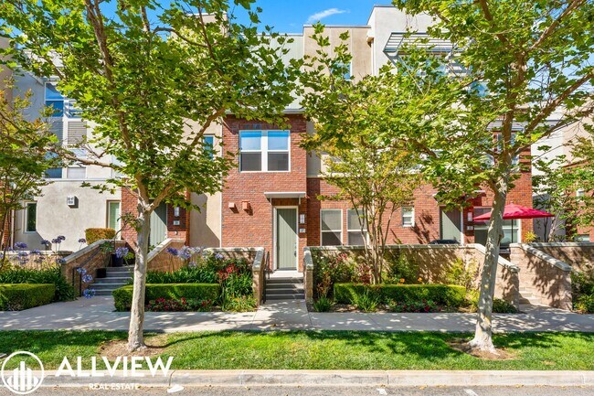 Building Photo - Modern 2 Bed, 2.5 Bath Townhome Available in Aliso Viejo!