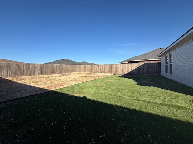 Building Photo - Charming 3-Bed, 2-Bath Retreat in Wolfforth