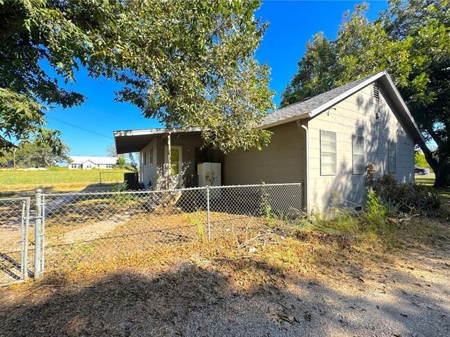 Building Photo - 4213 N Main St