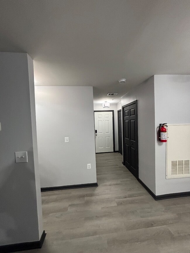 Building Photo - 8961 Town Center Cir