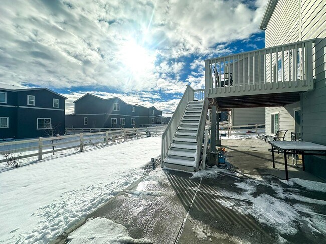 Building Photo - Grand 6bd 4ba Crystal Valley home with an in-law suite!!!