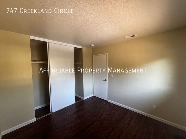 Building Photo - 747 Creekland Cir