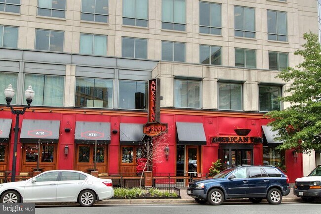 Building Photo - 1021 N Garfield St