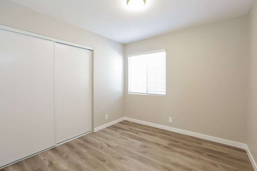 Building Photo - 8253 10 Gallon Ct