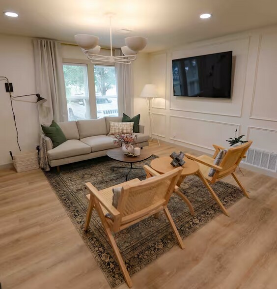 Building Photo - 451 Hughes Dr