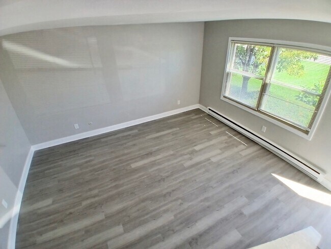 Building Photo - 746 Oakton Rd