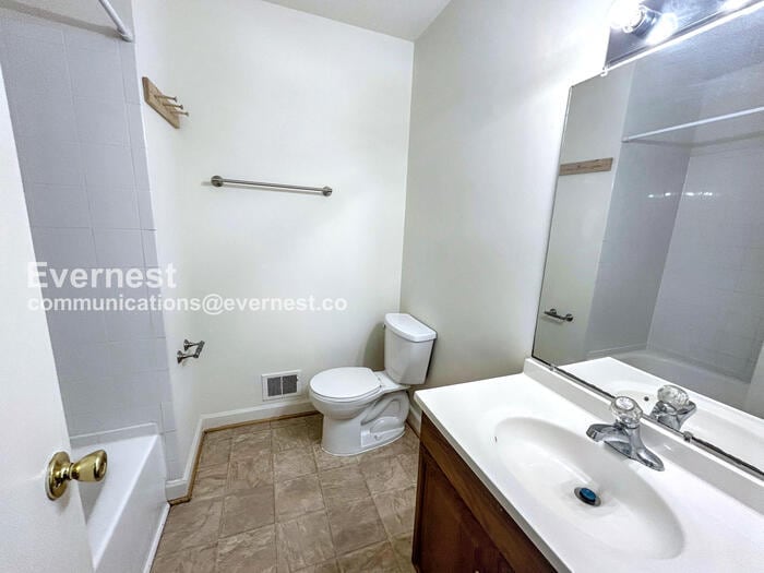 Building Photo - 1246 Thomas Jefferson Pl