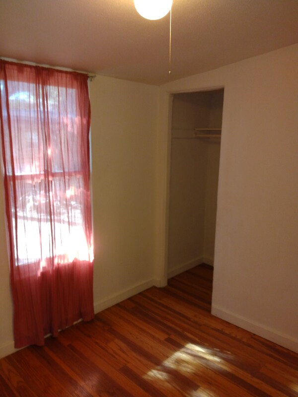 Building Photo - 433 E 23rd St