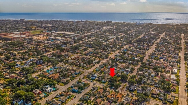 Building Photo - 4823 Fannin Dr