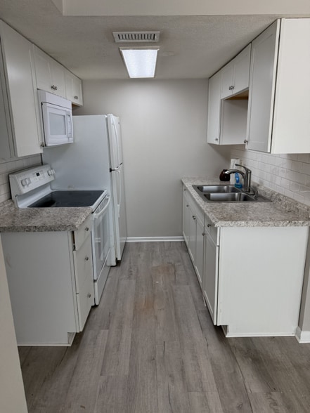 Building Photo - 1702 Recker Hwy