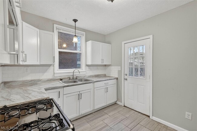 Building Photo - 12912 Maplerow Ave