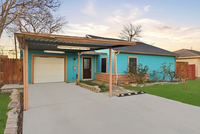 Building Photo - 506 Ogilvie St