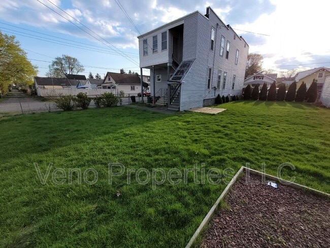 Building Photo - 1850 8th Ave