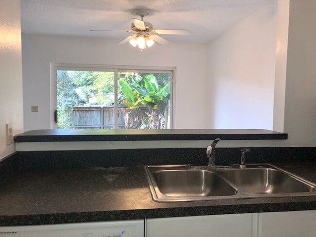 Building Photo - MOVE IN MARCH! 2 Story-Spacious 3 beds 2.5 bath townhouse with attached 2 car garage!!