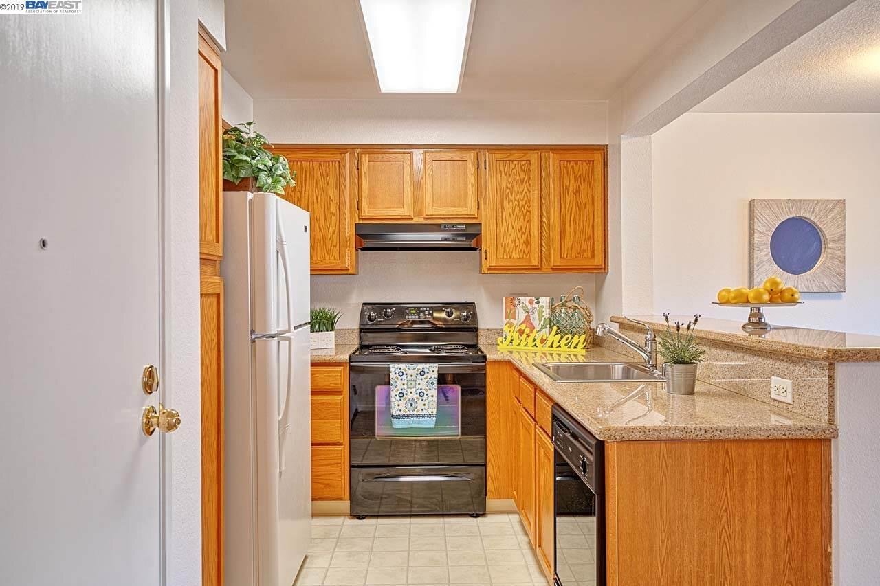Building Photo - 39206 Guardino Dr