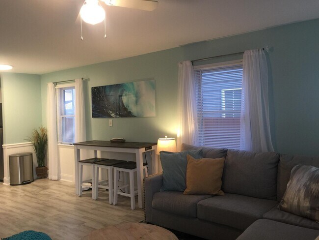 Building Photo - 205 3rd St S