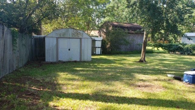 Building Photo - 806 Meadow Ln