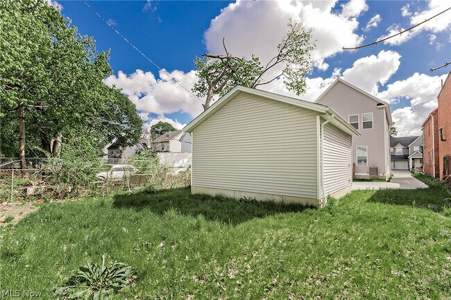 Building Photo - 2240 E 97th St