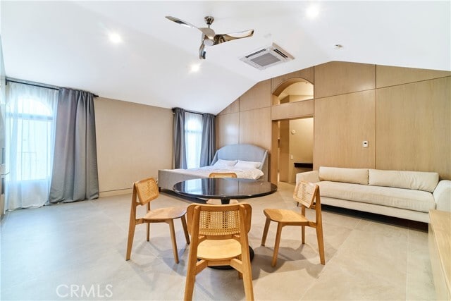 Primary Photo - 1119 N Crestview Dr