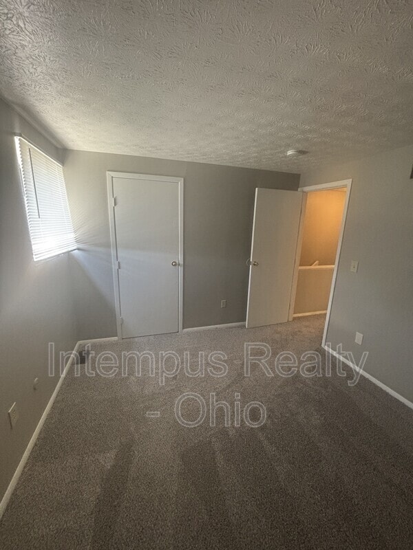 Building Photo - 10 King Arthur Ct