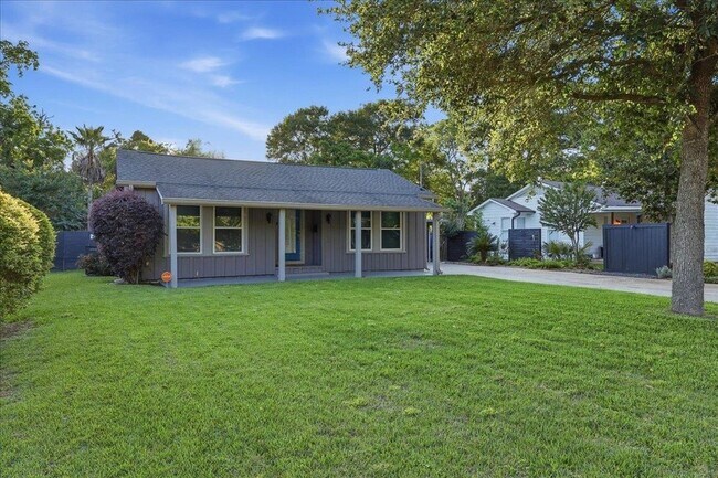 Building Photo - 2263 Briarcliff Dr