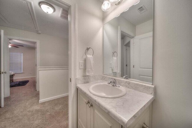 Building Photo - 710 Red Cedar Ct