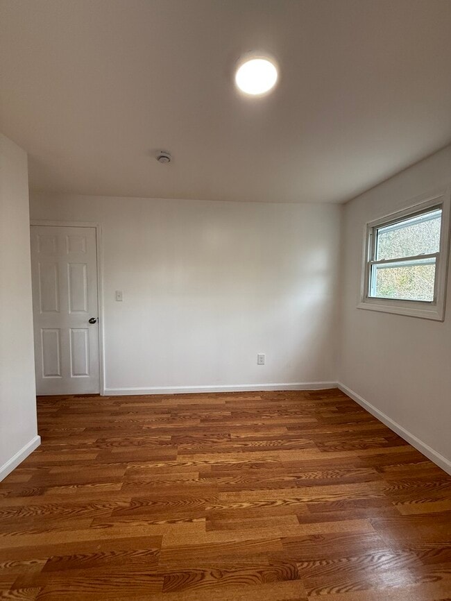 Building Photo - 23 Lamont Rd