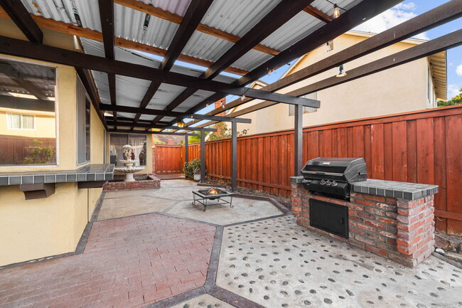 Building Photo - 8916 Capricorn Way