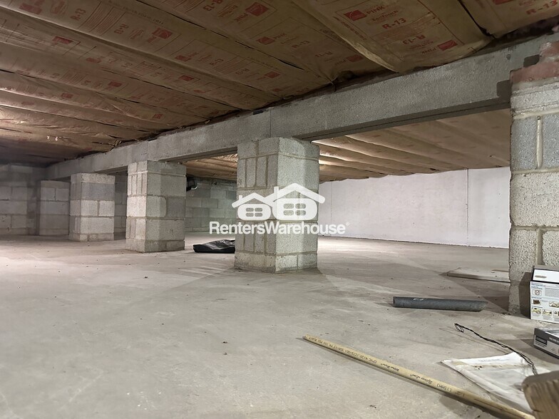 Building Photo - 17825 Falls Rd