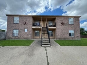 Building Photo - 2901 Cantabrian Dr