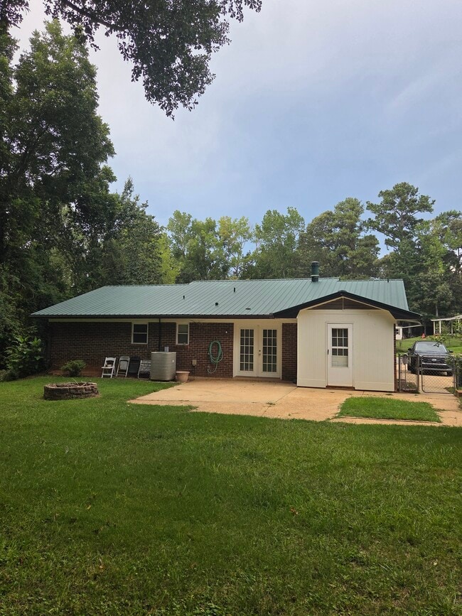 Building Photo - 1118 Country Cir