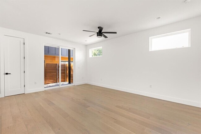 Building Photo - 2813 Prado St