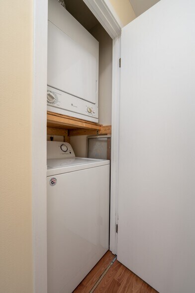 Building Photo - 35 Andrew Pl