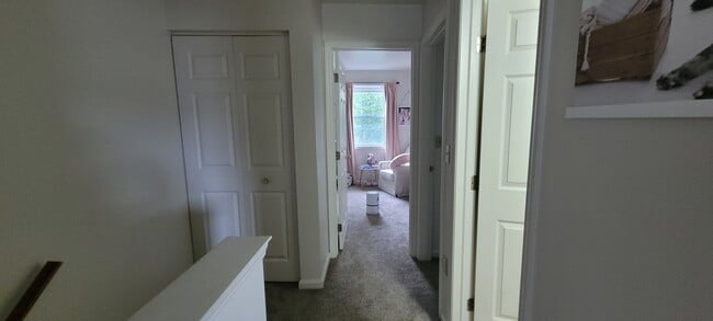 Building Photo - 3 Bedroom 1.5 bathroom townhome-Eastpointe...