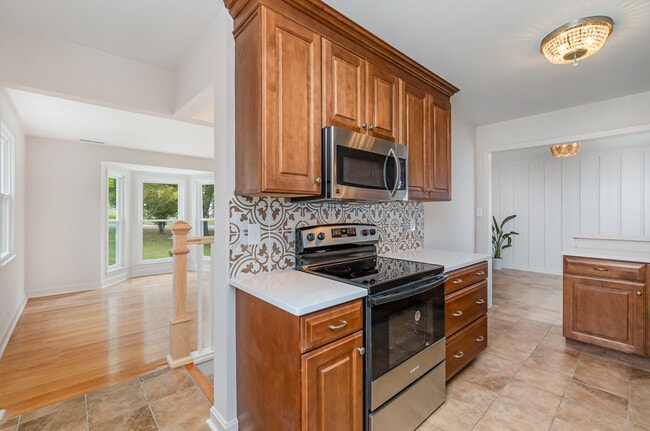 Building Photo - 828 Lemont Dr