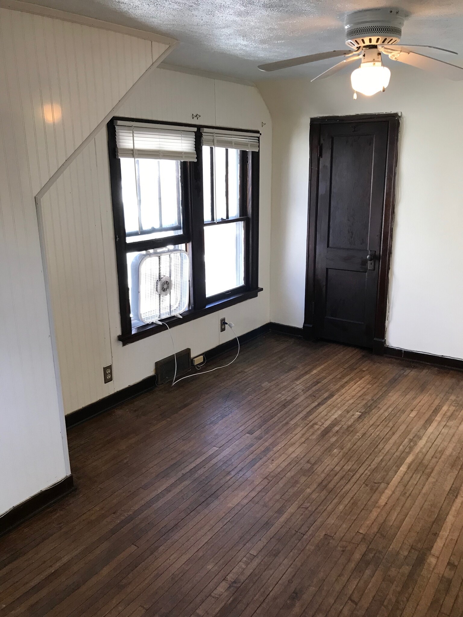 4 brand new windows - 3226 Milwaukee St