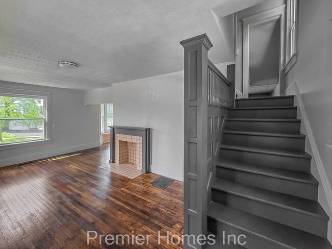 Building Photo - 3 Bed Home with Finished Attic & Hardwood Floors – $1,495/mo