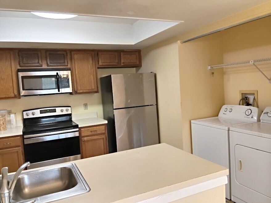 Kitchen - 4377 White Pine Ave
