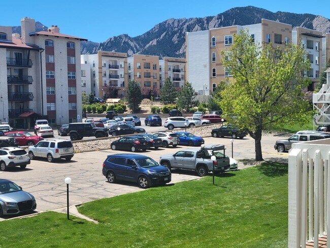 Building Photo - Adorable and Sunny One Bedroom Apartment near CU in Central Boulder