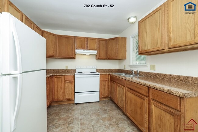 Building Photo - 702 Couch St
