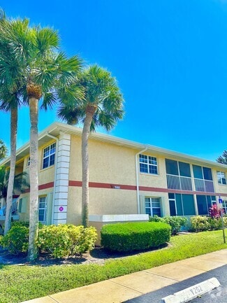 Building Photo - 1566 SE Royal Green Cir