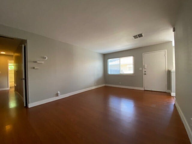 Building Photo - Charming 2-bedroom, 1-bath, 800 sq. ft. du...